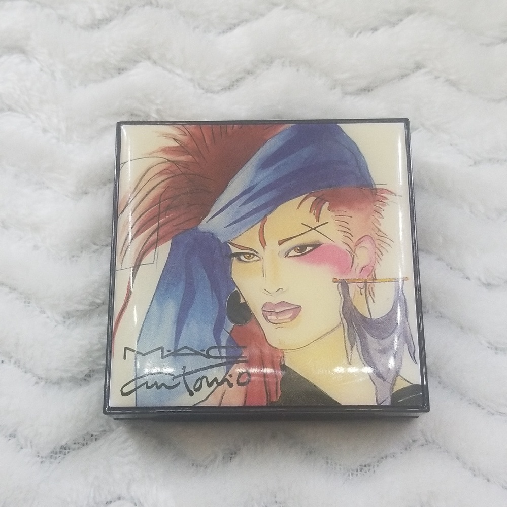 MAC Antonio Lopez Eyeshadow Palette in Violet